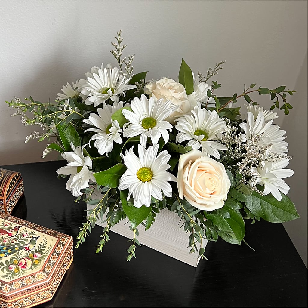 Fresh Linen Box Bouquet – Rimmon Heights Florist, Manchester NH