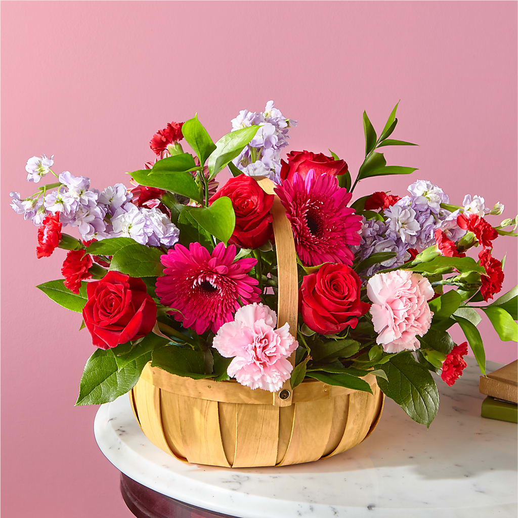 Pink Picnic Basket – Rimmon Heights Florist, Manchester NH